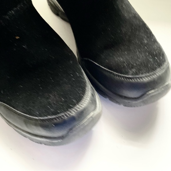 SKECHERS Relaxed Fit Memory Foam Faux Fur Lined Booties 10 - Picture 4 of 8